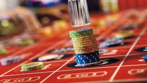 nnn77 casino lobby showing live dealer and slot game categories on screen
